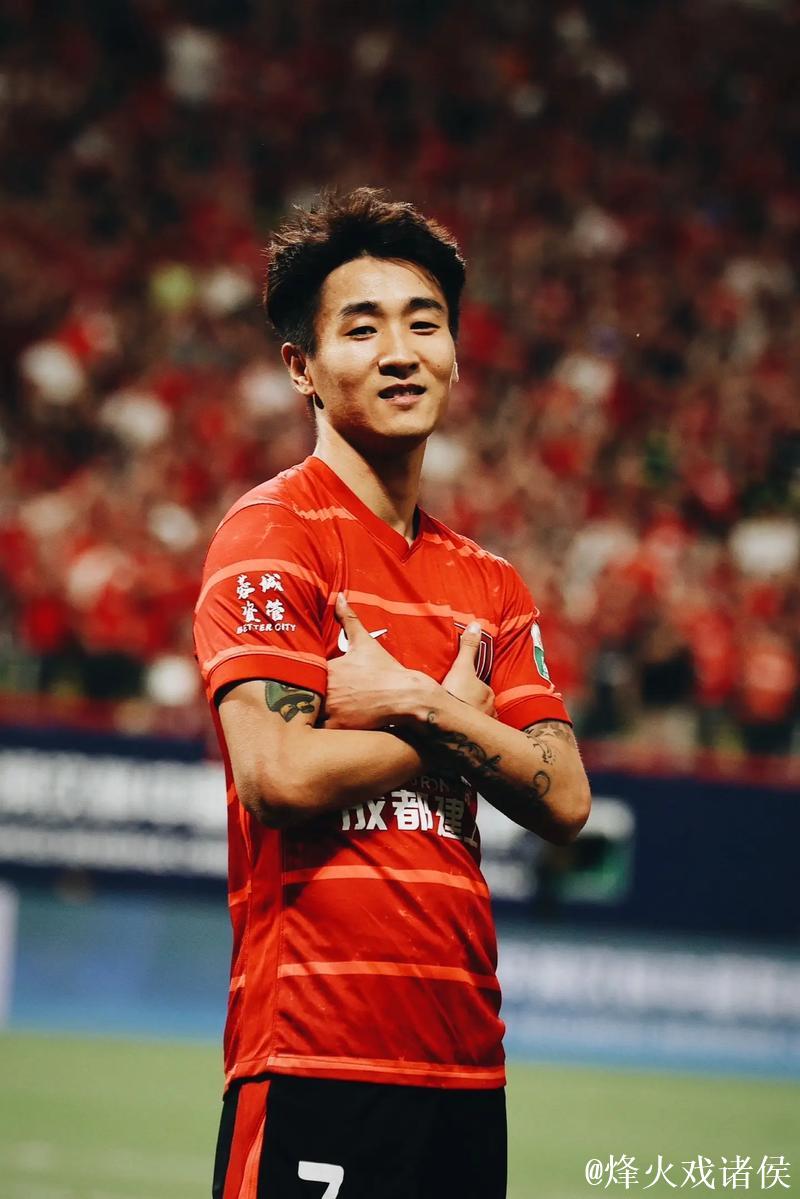 “成都蓉城续约本土明星球员,前中超冠军主力引发期待” “成都蓉城续约本土明星球员,前中超冠军主力引发期待”